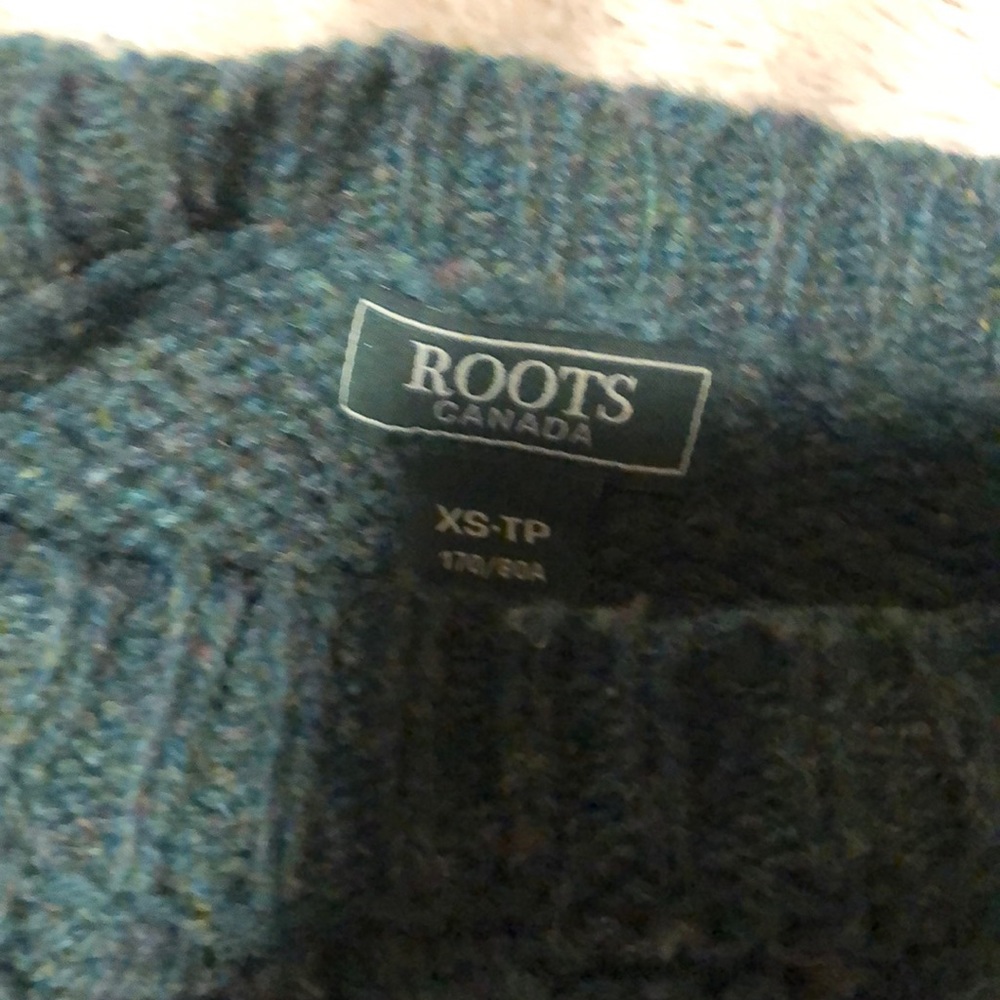 ROOTS Sweater. - Picture 3 of 4